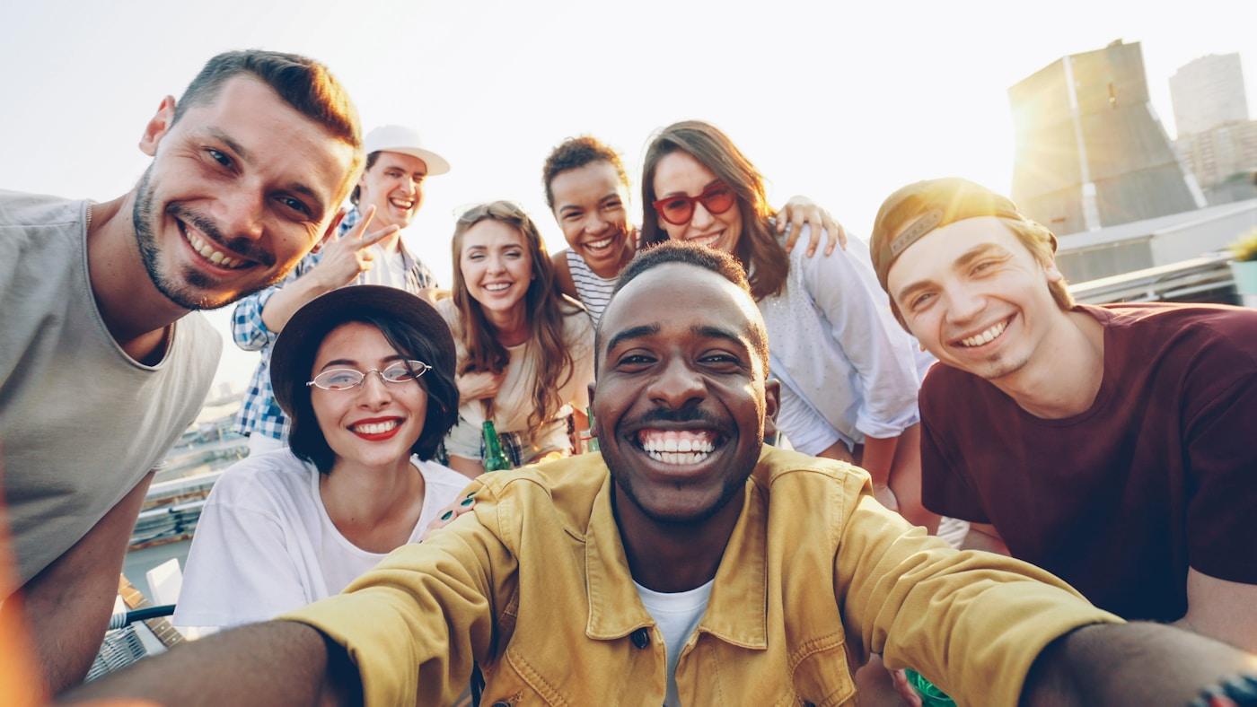 Grupo de amigos sonriendo